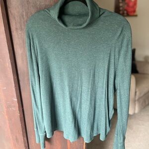 GapGreen Long Sleeve Turtleneck Top
